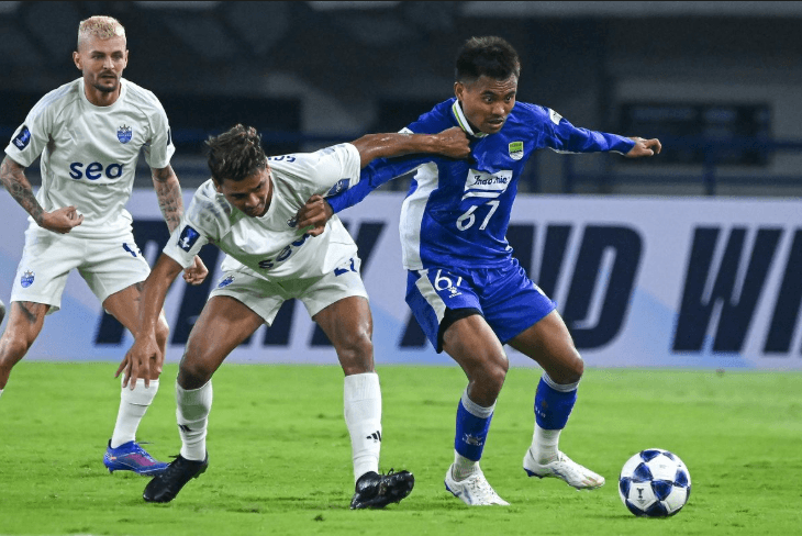 Duka Saddil Ramdani: Rumah Ayah Ludes, Skuad Persib Penggalangan Dana